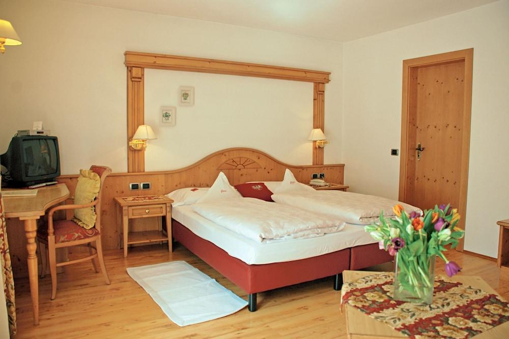 Hotel Flora Selva di Val Gardena Eksteriør bilde