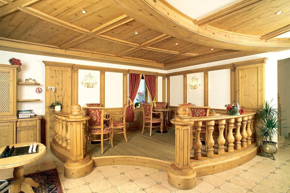 Hotel Flora Selva di Val Gardena Eksteriør bilde