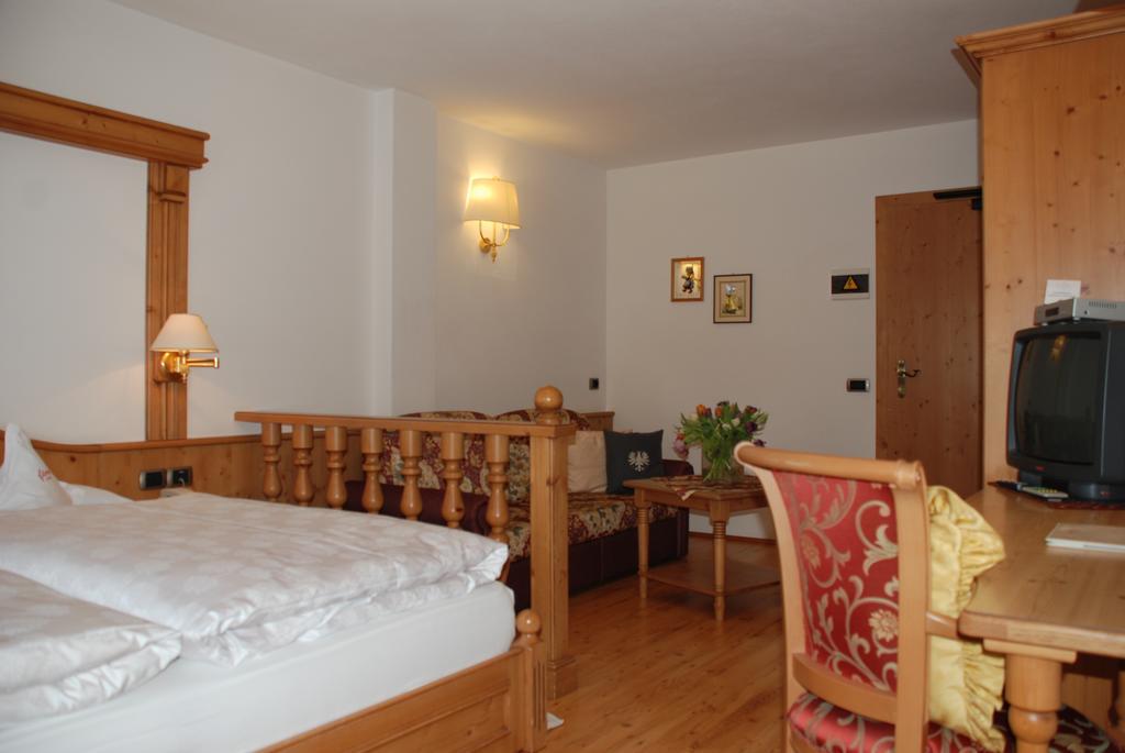 Hotel Flora Selva di Val Gardena Rom bilde