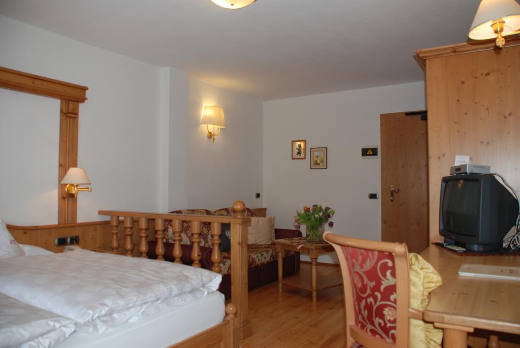 Hotel Flora Selva di Val Gardena Rom bilde