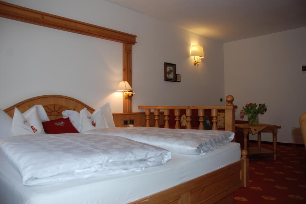 Hotel Flora Selva di Val Gardena Rom bilde
