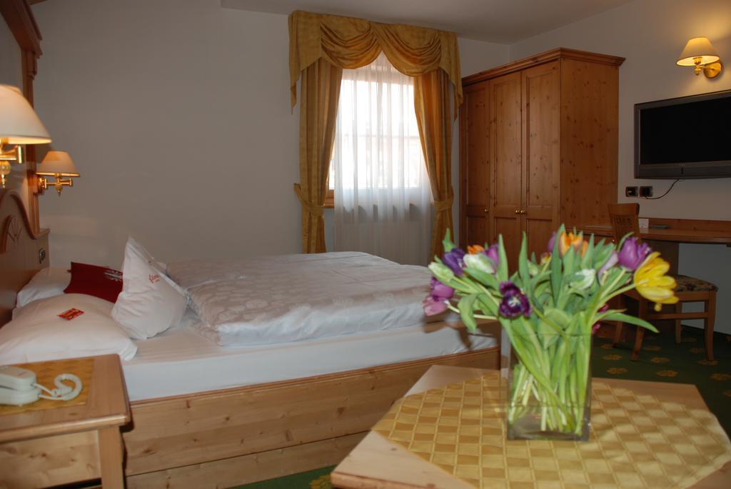 Hotel Flora Selva di Val Gardena Rom bilde