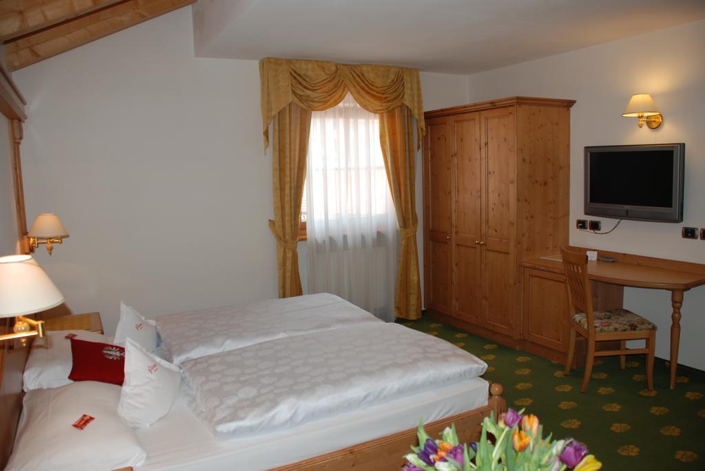 Hotel Flora Selva di Val Gardena Rom bilde