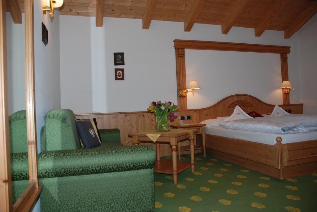 Hotel Flora Selva di Val Gardena Rom bilde