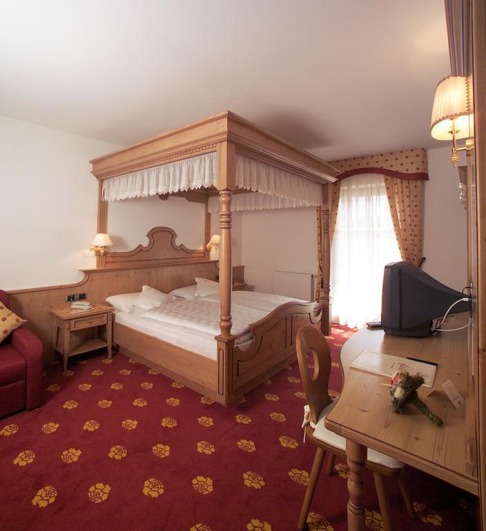 Hotel Flora Selva di Val Gardena Eksteriør bilde
