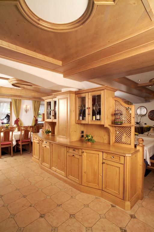 Hotel Flora Selva di Val Gardena Eksteriør bilde