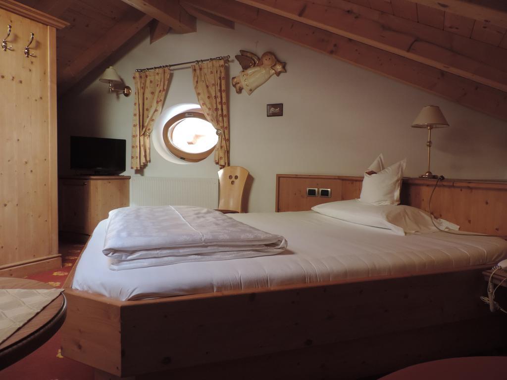 Hotel Flora Selva di Val Gardena Rom bilde