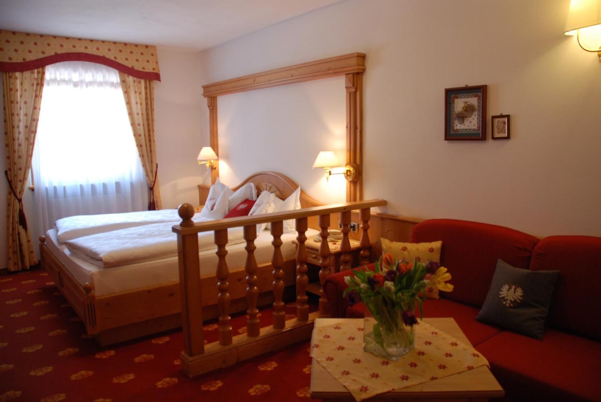 Hotel Flora Selva di Val Gardena Eksteriør bilde