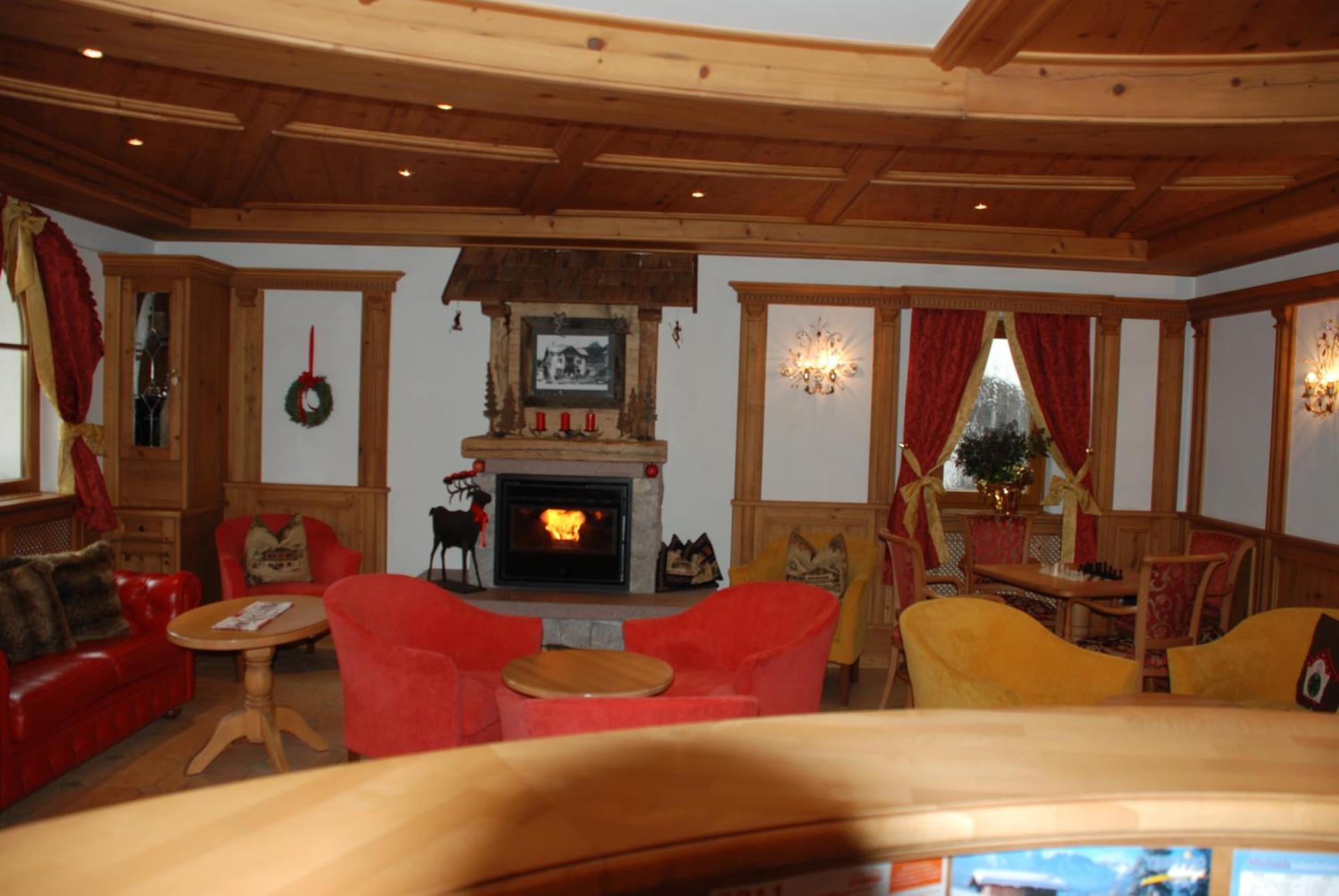 Hotel Flora Selva di Val Gardena Eksteriør bilde