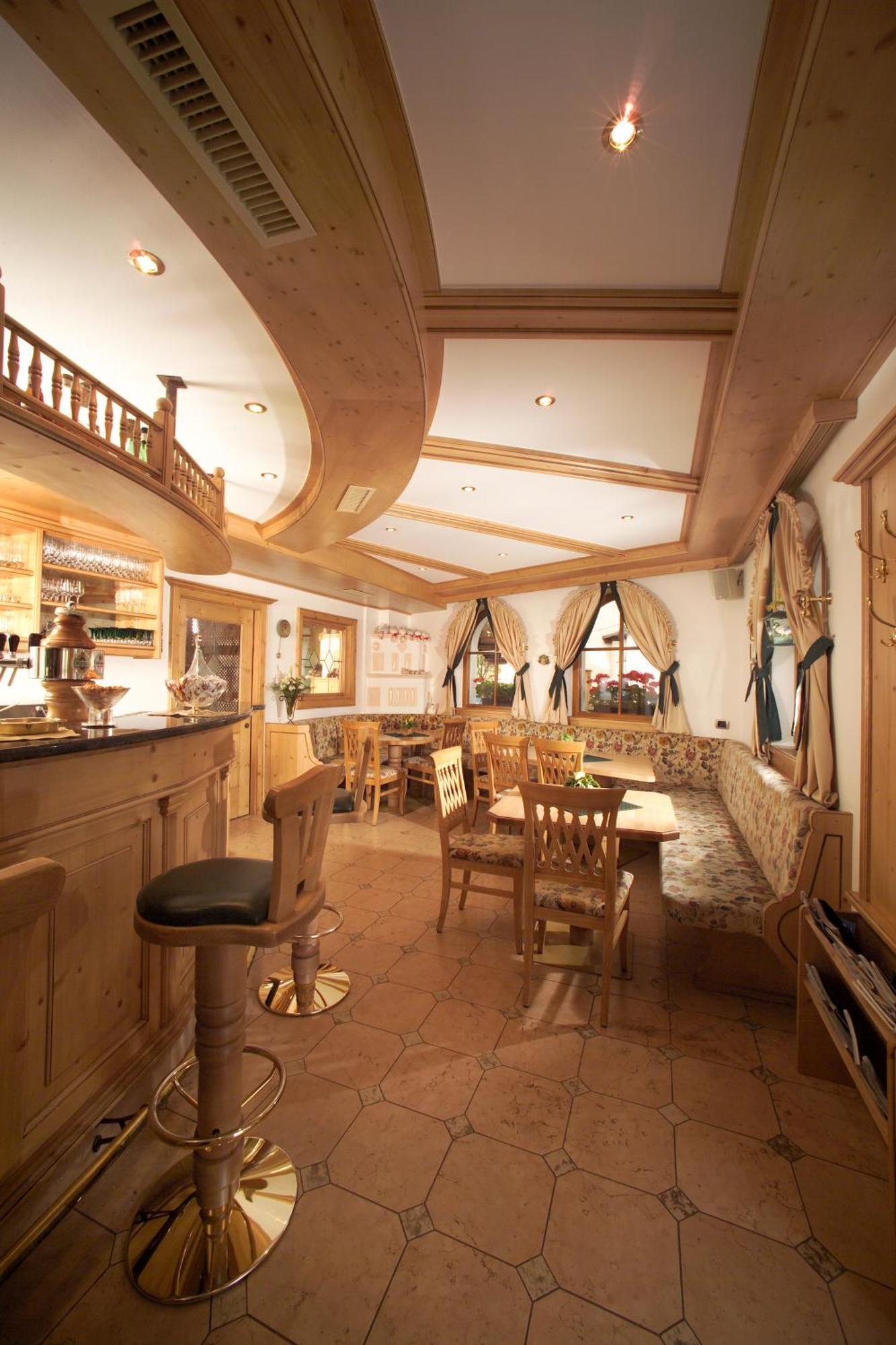 Hotel Flora Selva di Val Gardena Eksteriør bilde