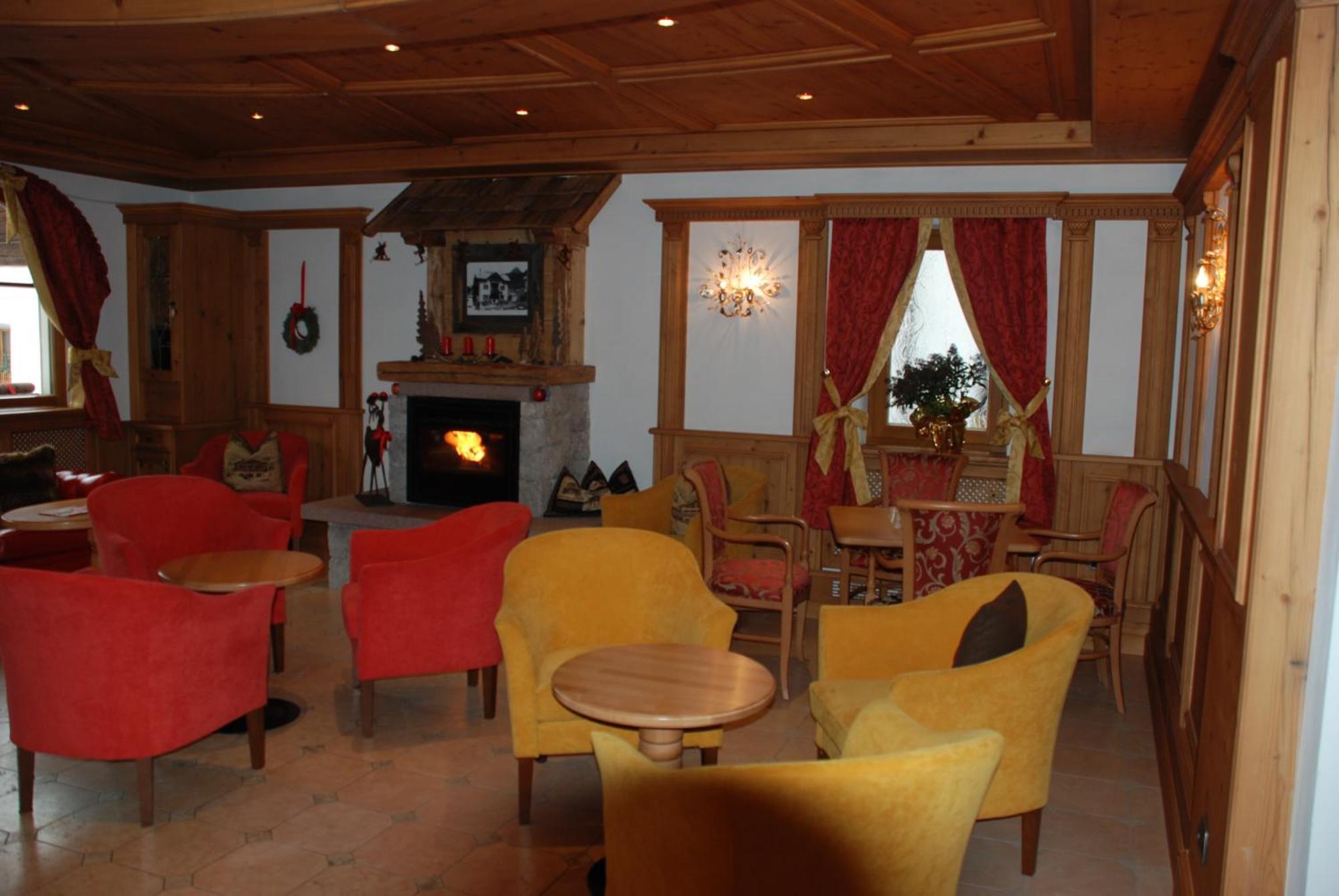 Hotel Flora Selva di Val Gardena Eksteriør bilde