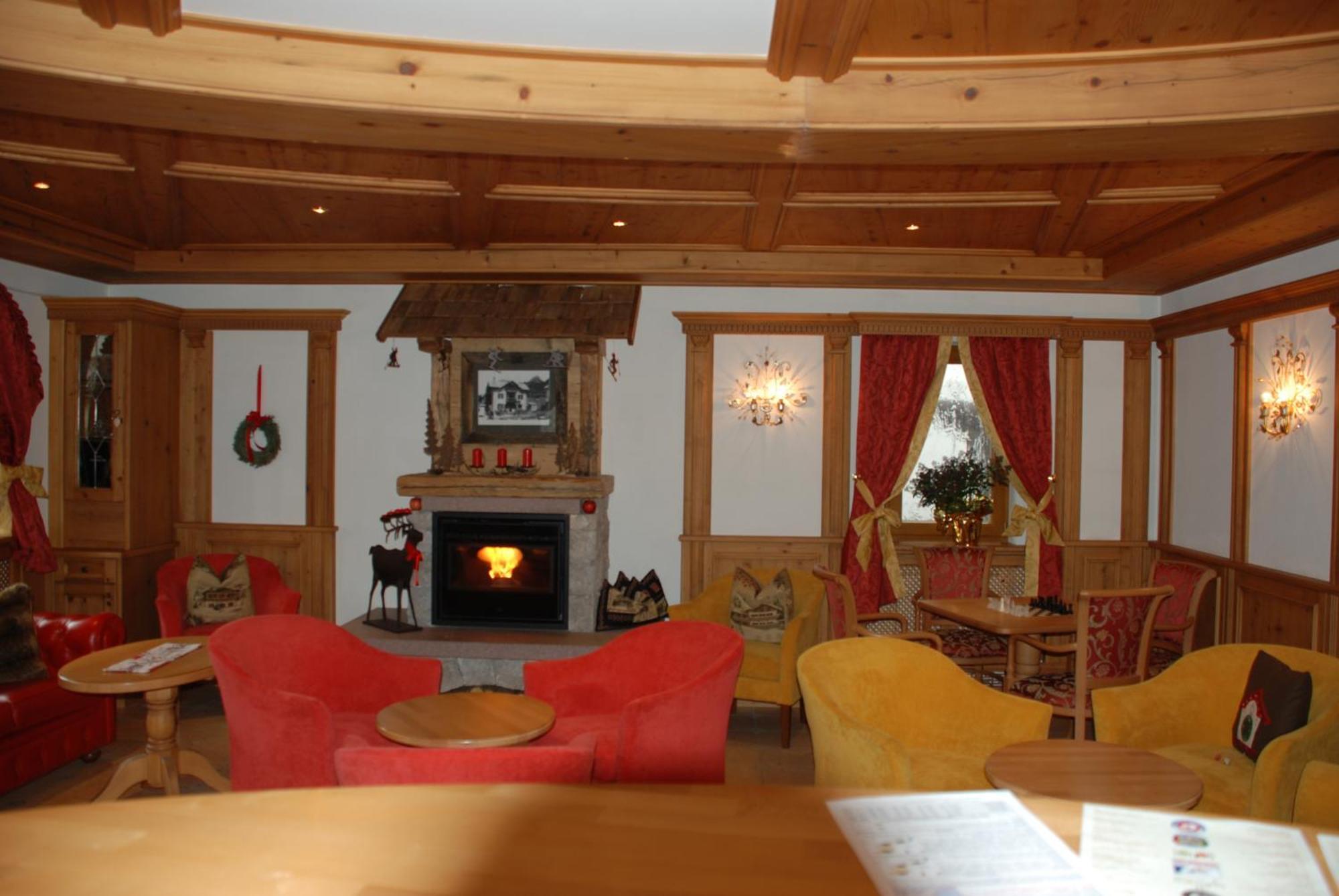 Hotel Flora Selva di Val Gardena Eksteriør bilde
