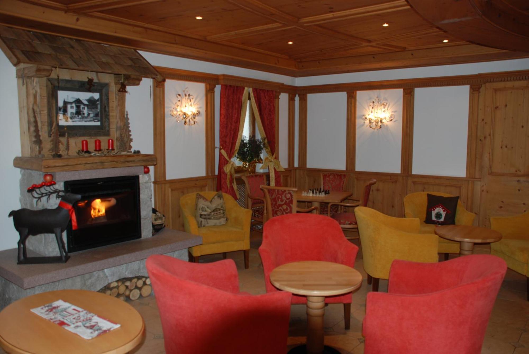 Hotel Flora Selva di Val Gardena Eksteriør bilde