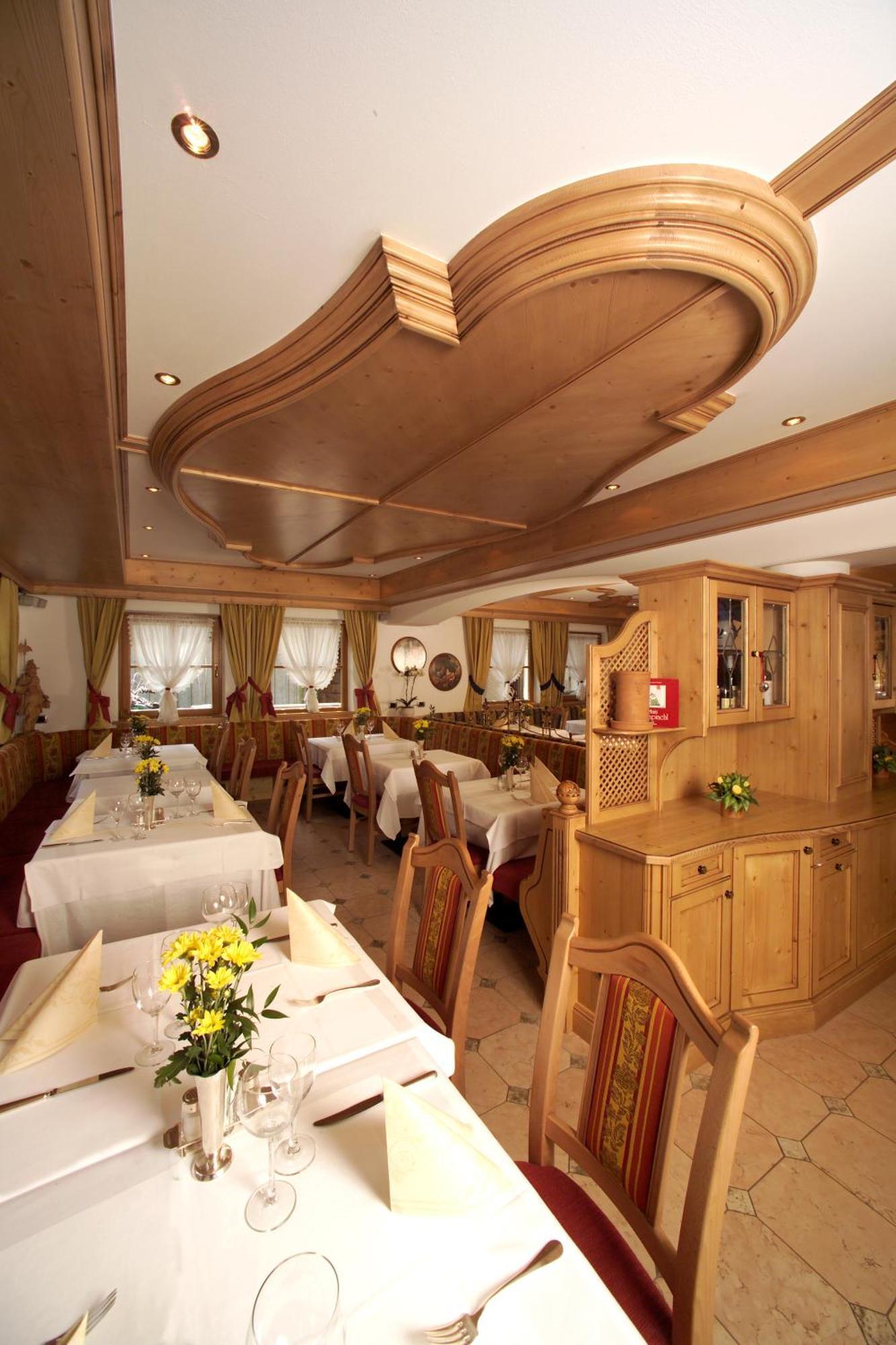 Hotel Flora Selva di Val Gardena Eksteriør bilde