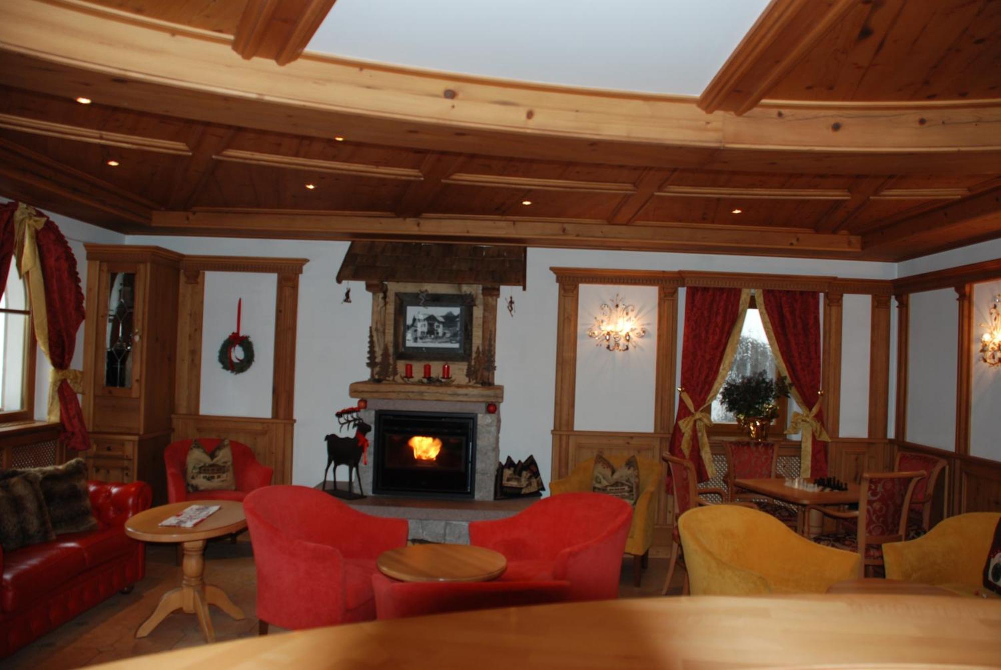 Hotel Flora Selva di Val Gardena Eksteriør bilde