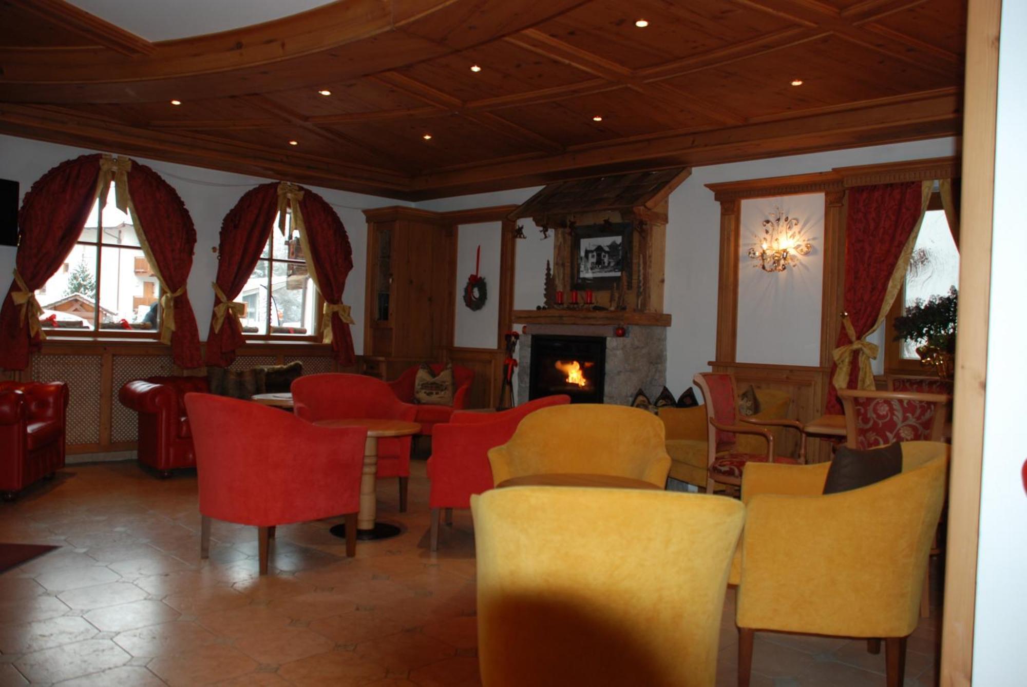 Hotel Flora Selva di Val Gardena Eksteriør bilde