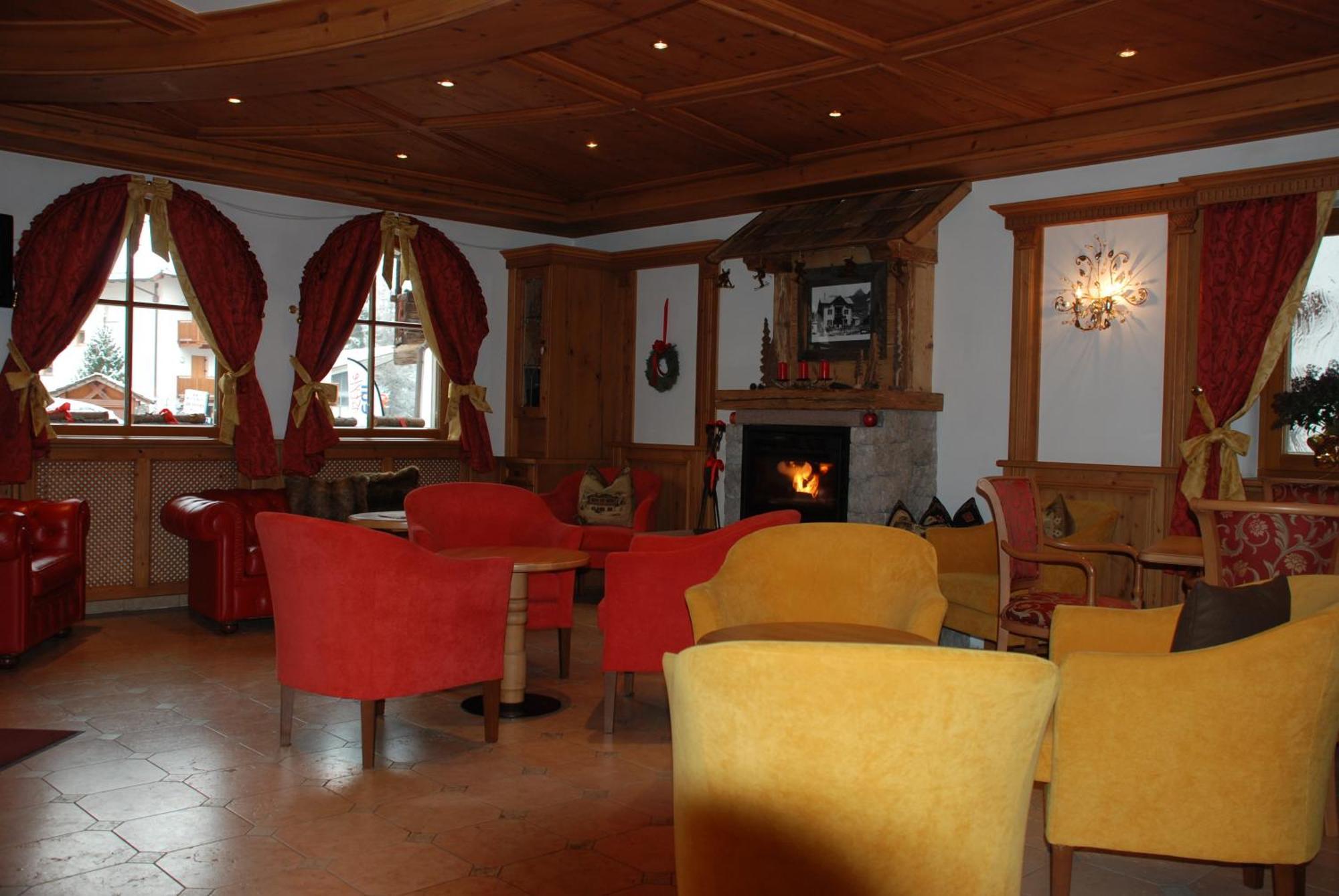 Hotel Flora Selva di Val Gardena Eksteriør bilde