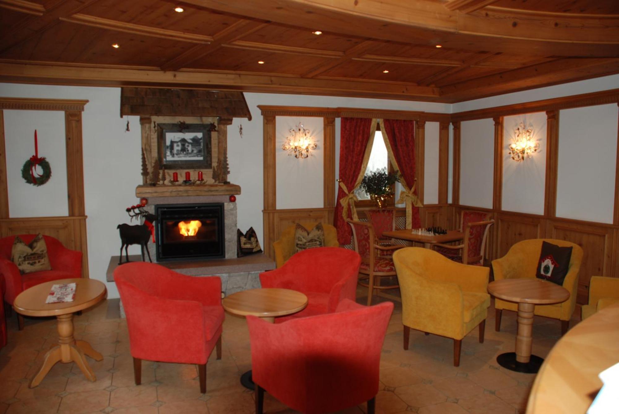 Hotel Flora Selva di Val Gardena Eksteriør bilde