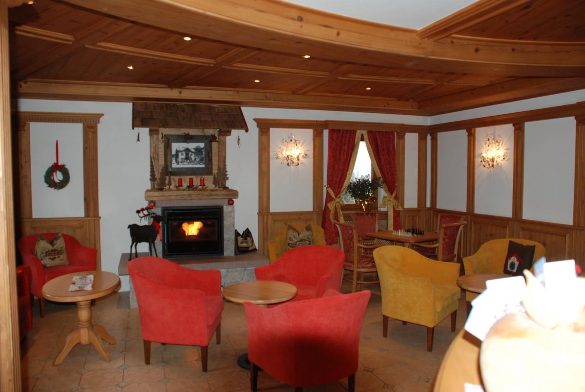 Hotel Flora Selva di Val Gardena Eksteriør bilde